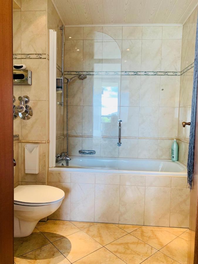 Private Suite Im Gebaeude Des Graf Eberhard Hotels Bad Urach Exteriér fotografie